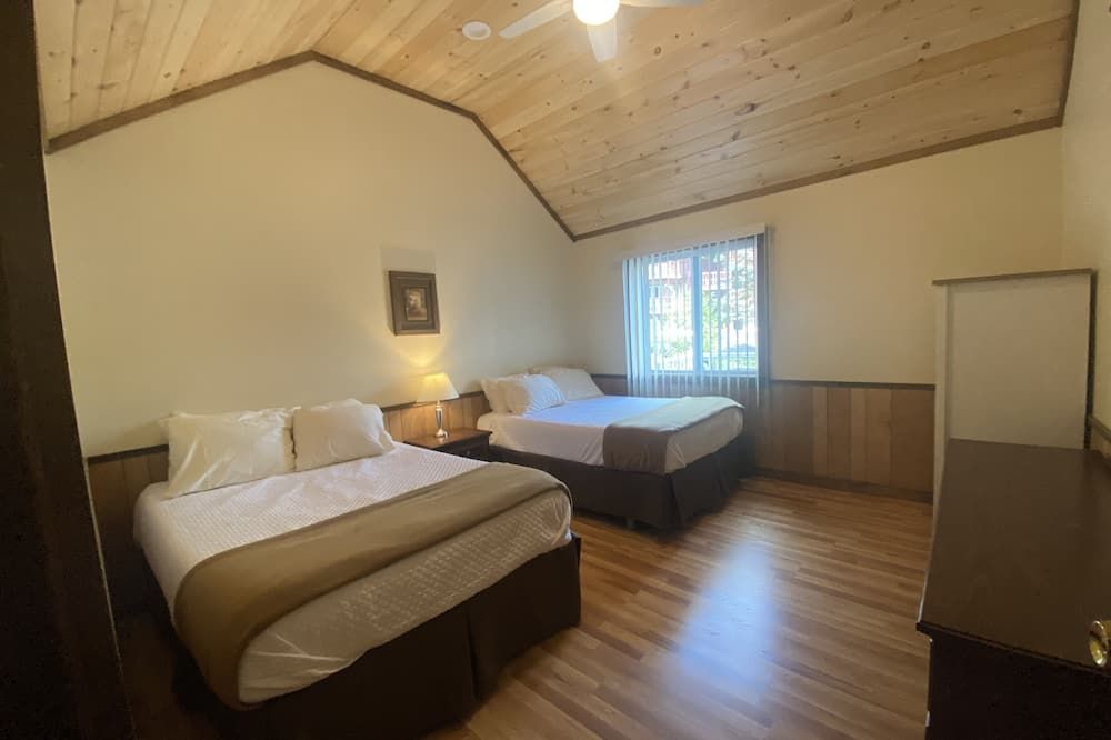 Boulders Resort - Lake George