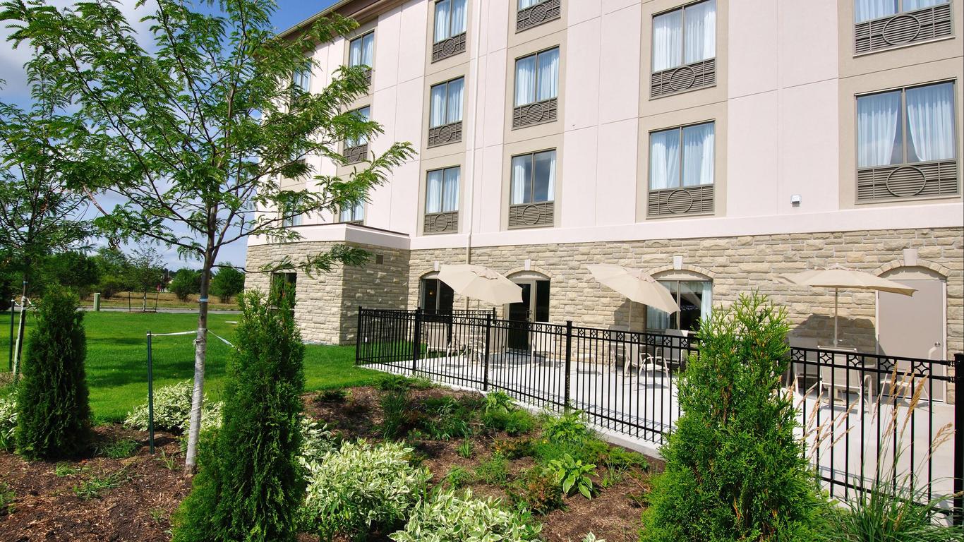 Holiday Inn Express Hotel & Suites Ottawa Airport, An IHG Hotel