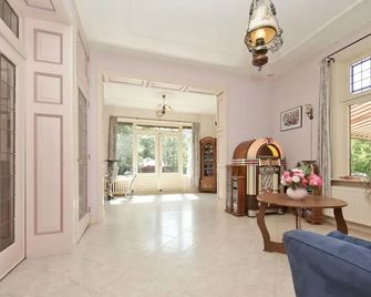 Characteristic country house with wellness - Hoofddorp