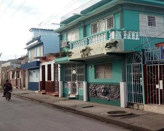 Villa - La Amistad - Bayamo - Edificio