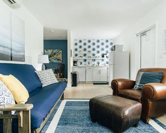 New & Blue - 2 blocks to the beach - Pompano Beach - Sala de estar