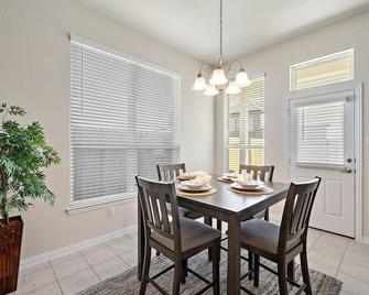 Nice Home in Kingwood with Open Space to Entertain - Humble - Menjador