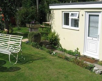 Hillside Self Catering - Salisbury - Patio