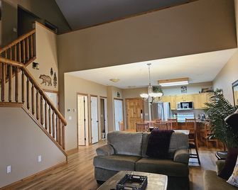 Rest and relaxation at it's best - Luxury Condo with Loft - Kimberley - Sala de estar