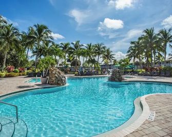 Asiago Vacation Rental at Lely Resort. Newly Furnished 2-Bedroom Condo with Stunning Lake & Golf Views. Spacious Retreat with Private Lanai, Resort Pool, Hot Tub and Gym Access - Napoli - Kolam