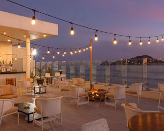 Doubletree by Hilton Mazatlan - Mazatlán - Bar