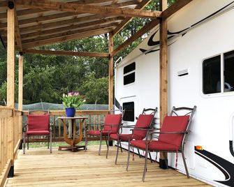 Misty Haven Farm - Ladysmith - Patio