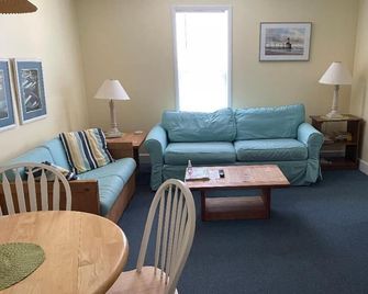Cozy Apartment Steps from the Beach - The Ethan - Saint Joseph - Sala de estar