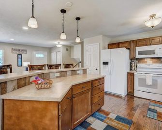 Crestpoint Court! Multi-Level, Near Uccs & Bbq - 科羅拉多泉 - 廚房