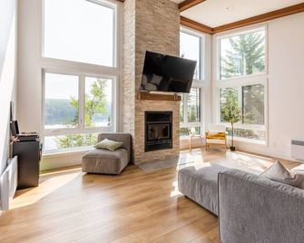 La Signature Guy | Private Spa on the Lake - Pohénégamook - Salon