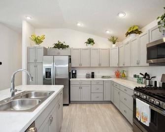 The comforts you need for an unforgettable stay - Leesburg - Küche