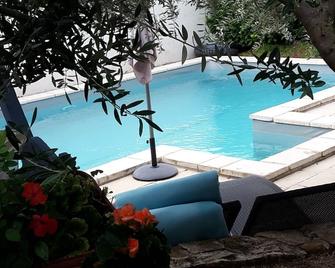 Pretty house with pool near Sainte Victoire - Trets - Piscina