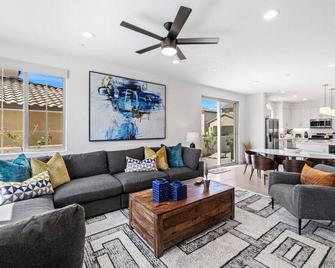 PGA West-3 bdrm w/Bonus Loft, Sleeps 8, Pool, Gym - La Quinta - Salon