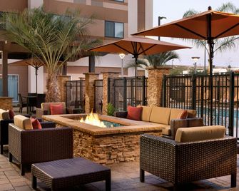 Courtyard by Marriott San Diego Oceanside - אושנסייד - פטיו