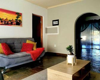 Cozy Budget Standard Room with Pool - Randfontein - Living room