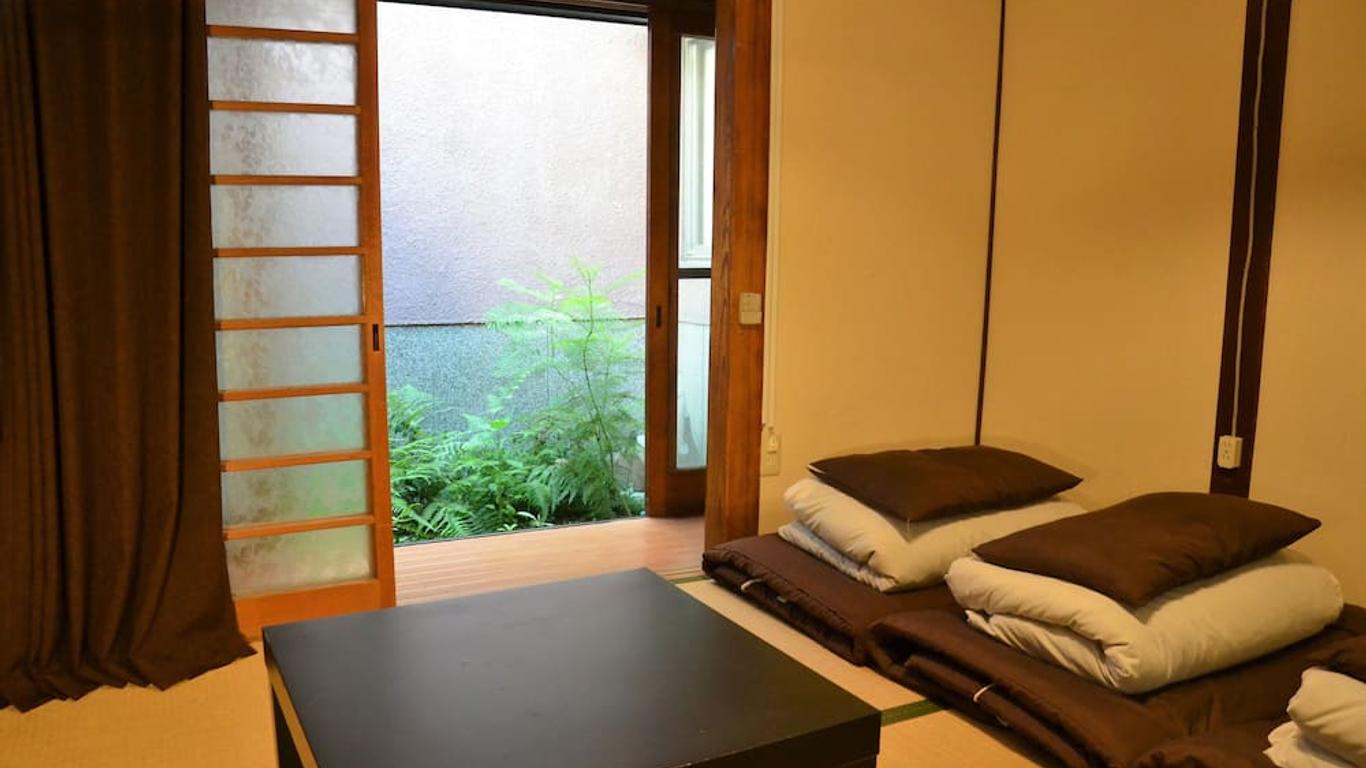 بيس هاوس أبينو - هوستل