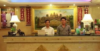 Sky Park Guesthouse - Phnom Penh - Front desk
