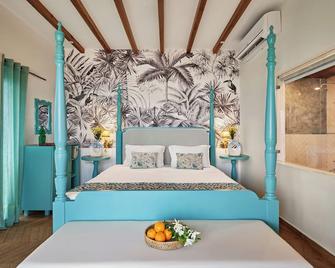 Larios Beach Holidays - Baga - Makuuhuone