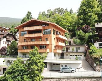 Apartment 'Villa Hubertus Stambech' with Mountain View, Balcony and Wi-Fi - Ortisei - Building