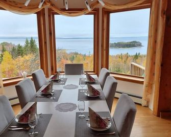 Magical Retreat up to 20 People - St. Peter's - Comedor