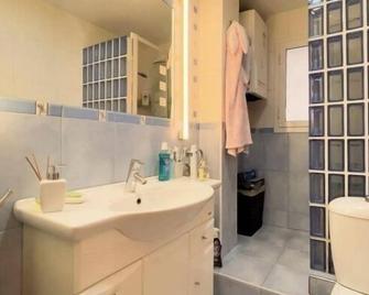 Beautiful and central 2 double bedroom flat in Barcelona - Barcelona