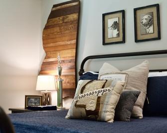 A quiet peaceful getaway that is surrounded by beautiful trees and wild life. - Laurel