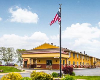 Quality Inn Janesville North - Janesville - Gebouw
