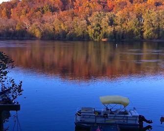 Riverkeeper Inn, Waterfront Property On The Potomac River - Harpers Ferry