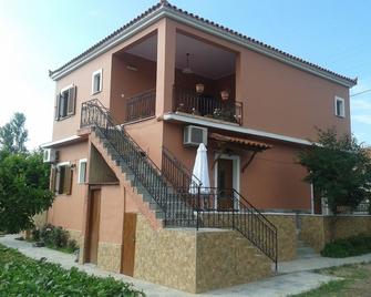 Vassilis Studios - Petra - Κτίριο