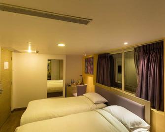 Ginger Vishakhapatnam, Dwarka Nagar - Visakhapatnam - Bedroom