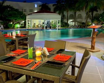 Lemon Tree Hotel, Aurangabad - Aurangabad - Bar