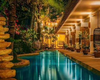 Pesona Beach Resort & Spa - Pemenang - Pool