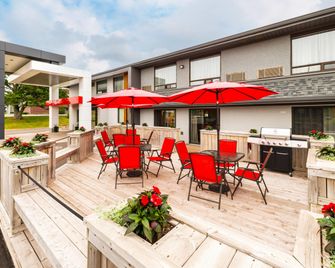 Comfort Inn - שרלוטאון - פטיו