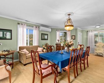 The entire bed and breakfast inn - Yelm - Comedor