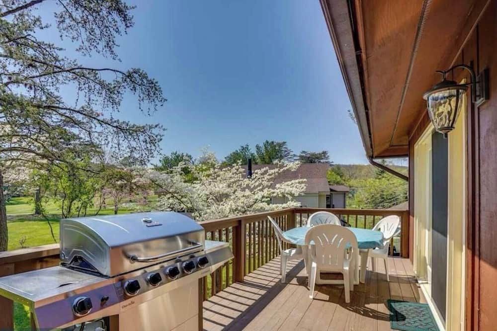 Golf Course Views w Fireplace & Resort Amenities