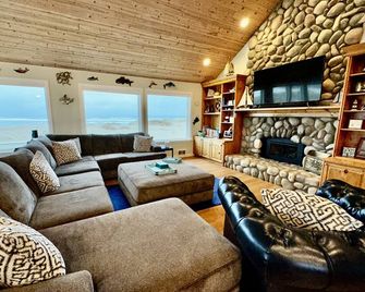 Beach and Bay Views, Family Friendly, Immaculate, Chef's Kitchen, Beach Front - Waldport - Sala de estar
