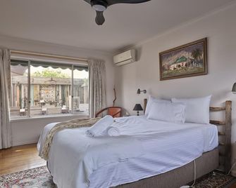 Warraburra Beach Shack, Rosebud - 2 bedrooms - plus your own private Beach box! - Rosebud - Ložnice