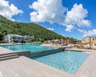 SeaChange Villa - A Modern Home for Family Vacations. - West End - Pool