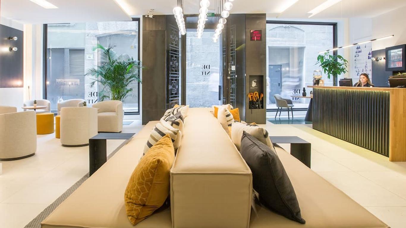 هوتل دينيت برشلونة