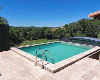 Charmant Gite De Lacrouzette Avec Piscin - Saint-Jean-de-Marcel - Piscina