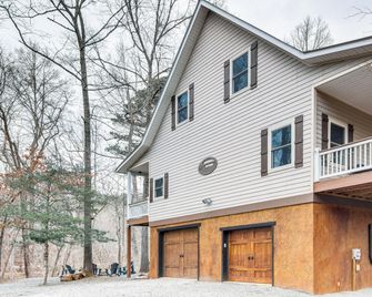 Riverfront Lake Lure Lodge w/ Deck on 13 Acres - Lake Lure - Building