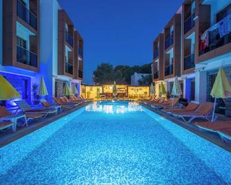 Majeste Hotel - Bodrum - Piscina
