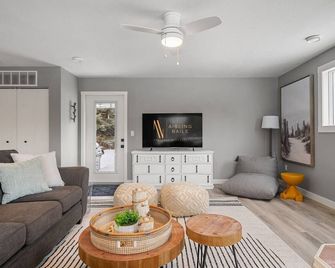 Sunnyside Cove | Lakeside | Fireplace | Fire Pit - Rimbey - Living room