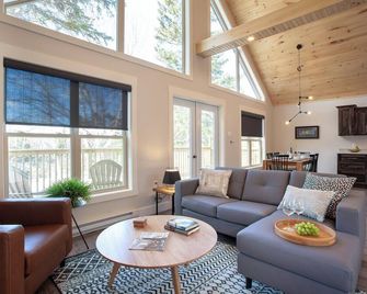 Indian Falls Chalets - Springdale - Living room