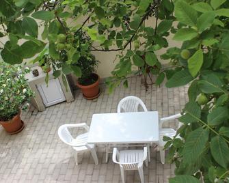 Hotel Nina - Tiflis - Patio