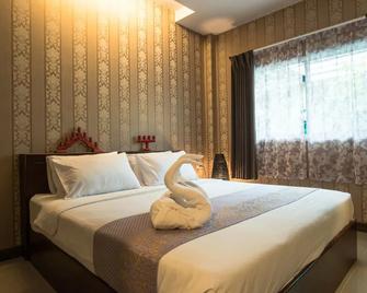 Sunday J Resort & Restaurant - Chonburi - Schlafzimmer