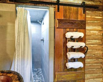 Glasgow Getaway w/ Patio, Fireplace & Grill! - Glasgow