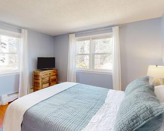 Salty Shores - Falmouth - Bedroom