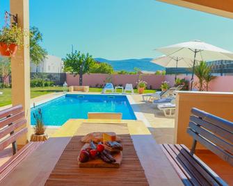 Villa Kalura Split beautiful holiday home with pool, just for You!! - Kraj - Piscina