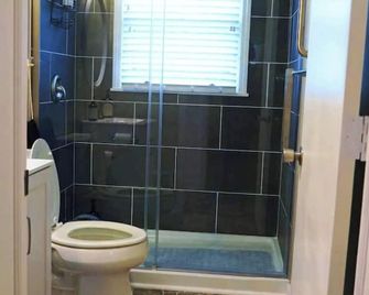 Spacious Pet Friendly Home - Martinsville - Bad